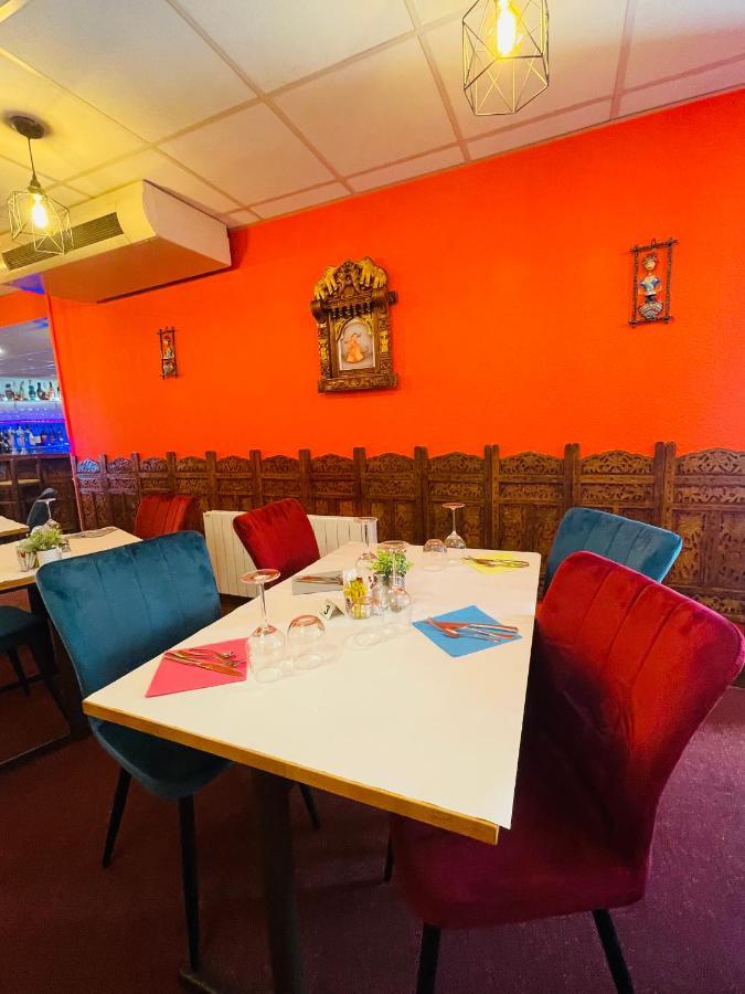 Hotel Le Saint Aubin กูร์เนย์-ออง-เบรย์ ภายนอก รูปภาพ