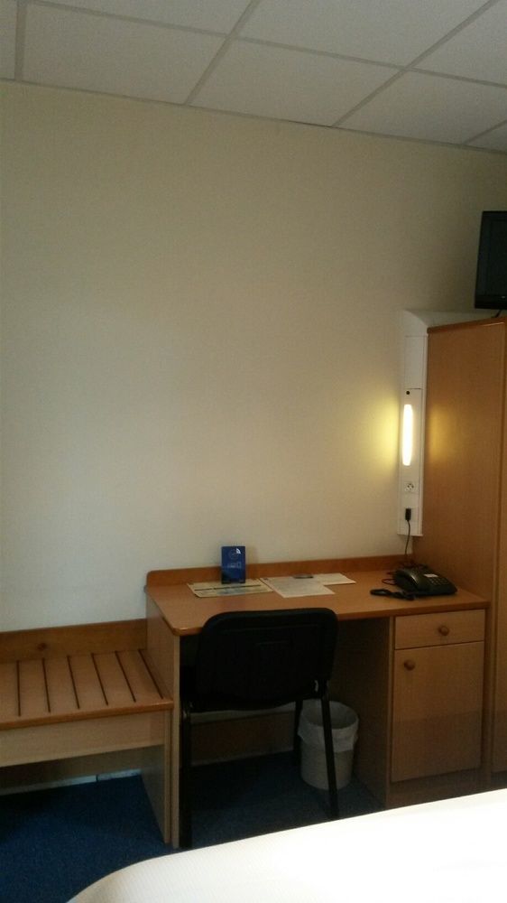 Hotel Le Saint Aubin กูร์เนย์-ออง-เบรย์ ภายนอก รูปภาพ