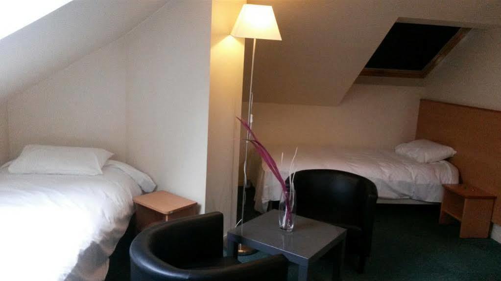 Hotel Le Saint Aubin กูร์เนย์-ออง-เบรย์ ภายนอก รูปภาพ