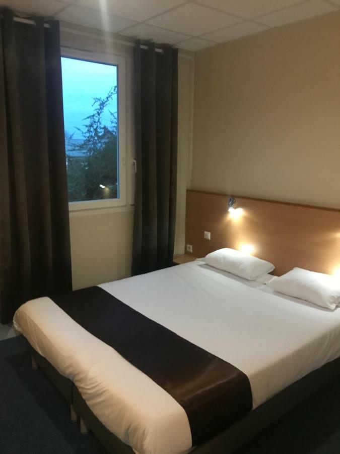Hotel Le Saint Aubin กูร์เนย์-ออง-เบรย์ ภายนอก รูปภาพ
